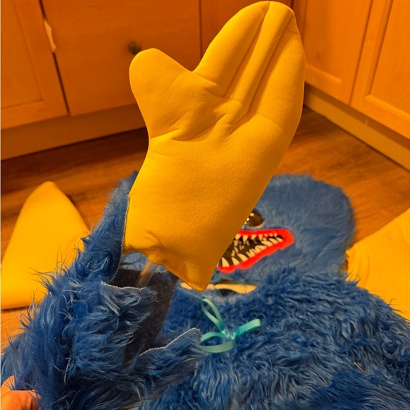 Poppy Playtime Huggy Wuggy Costume- brand new! Adult S/M - Picture 2 of 5